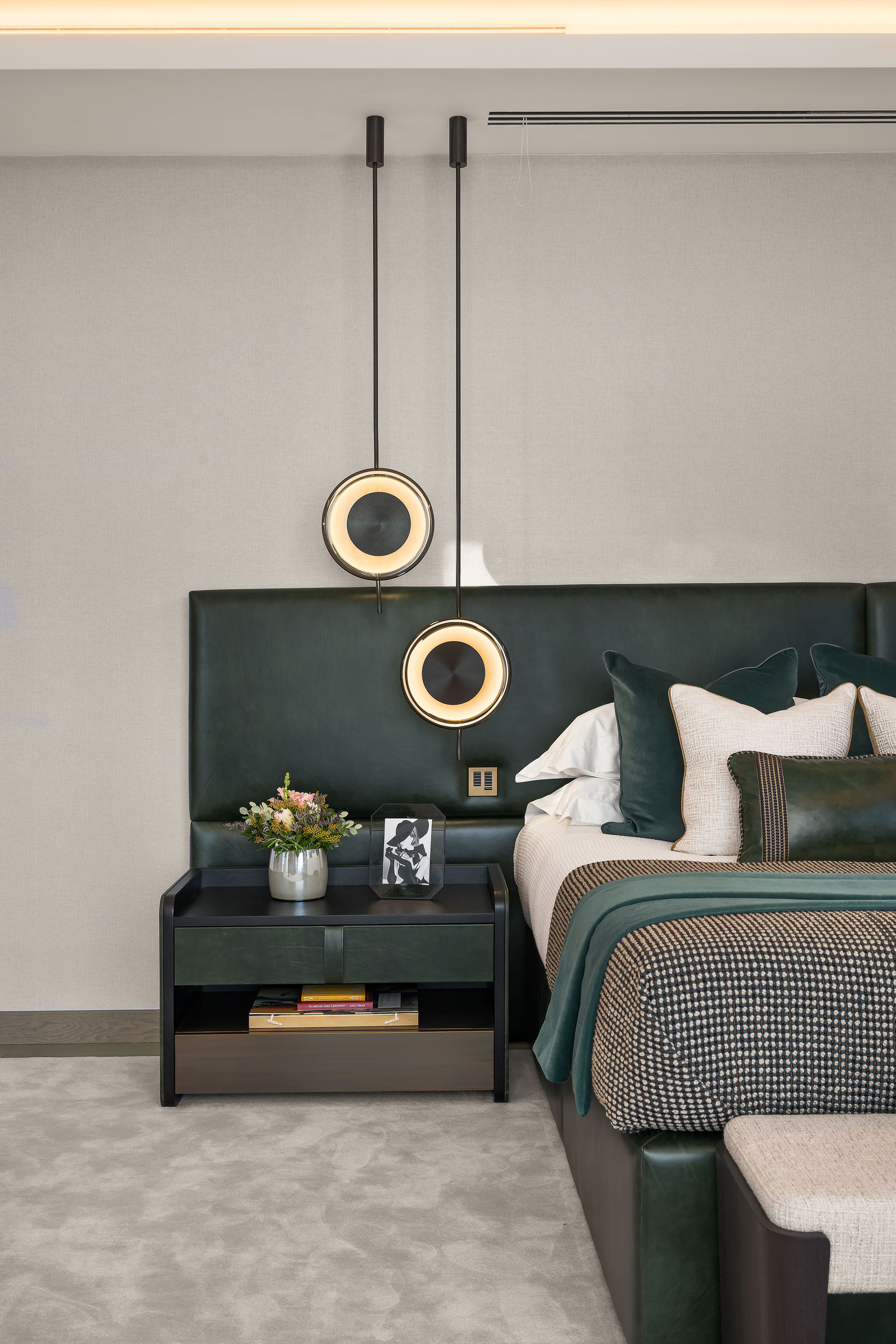 Apartment 81 Image 13