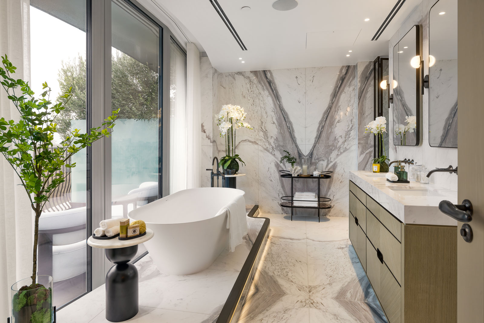 Apartment 81 Image 15