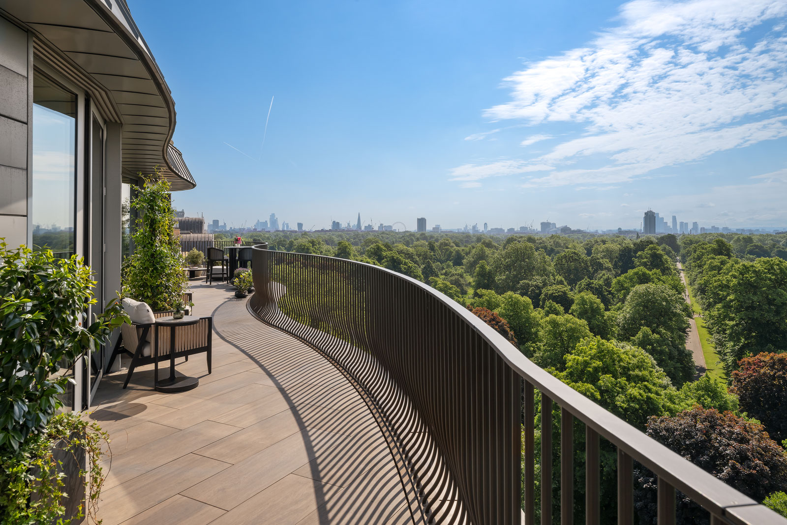 Apartment 81 Image 25